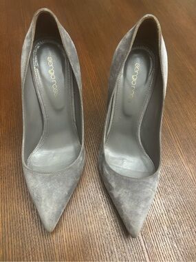 Sergio Rossi Women's Gray Suede Pointed-Toe Pumps with red soles 37